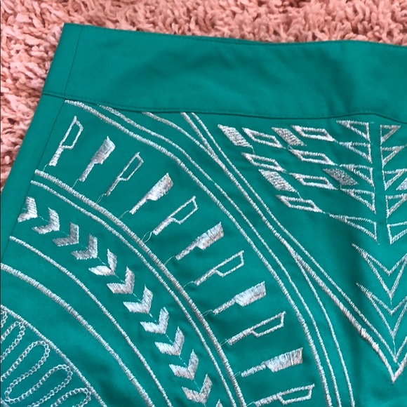 Size Small Kelly Green Skirt - Picture 3 of 4